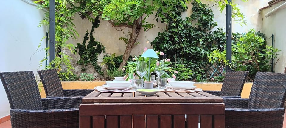 Garden, Dining area