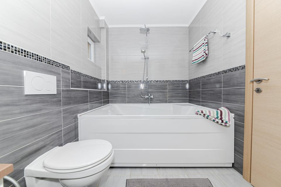 Bathroom, Bath