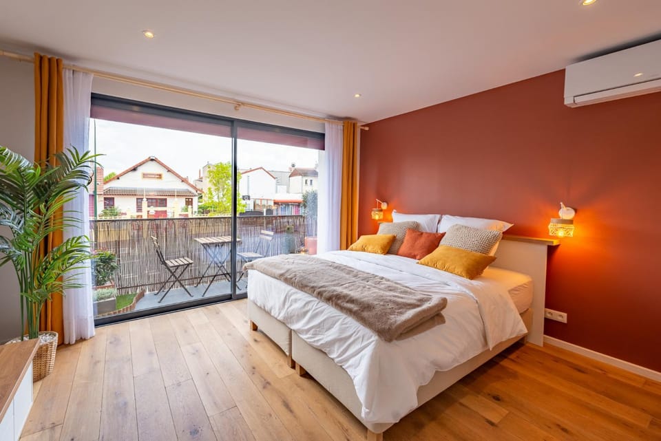 Studio Eiffel Apartment in Île-de-France