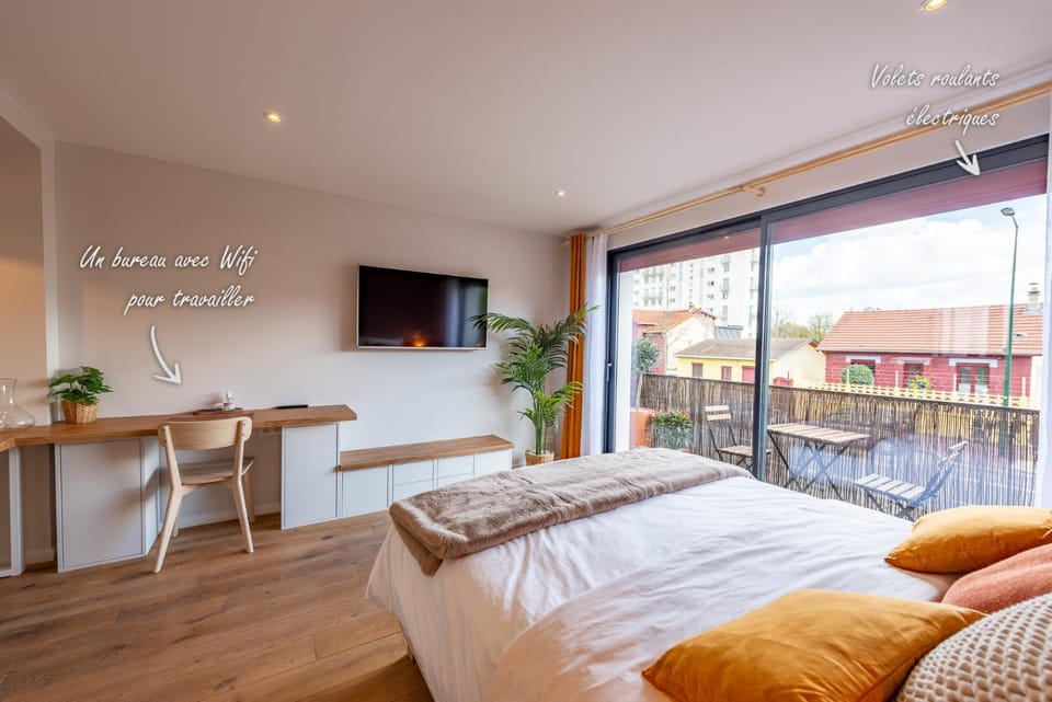 Studio Eiffel Apartment in Île-de-France
