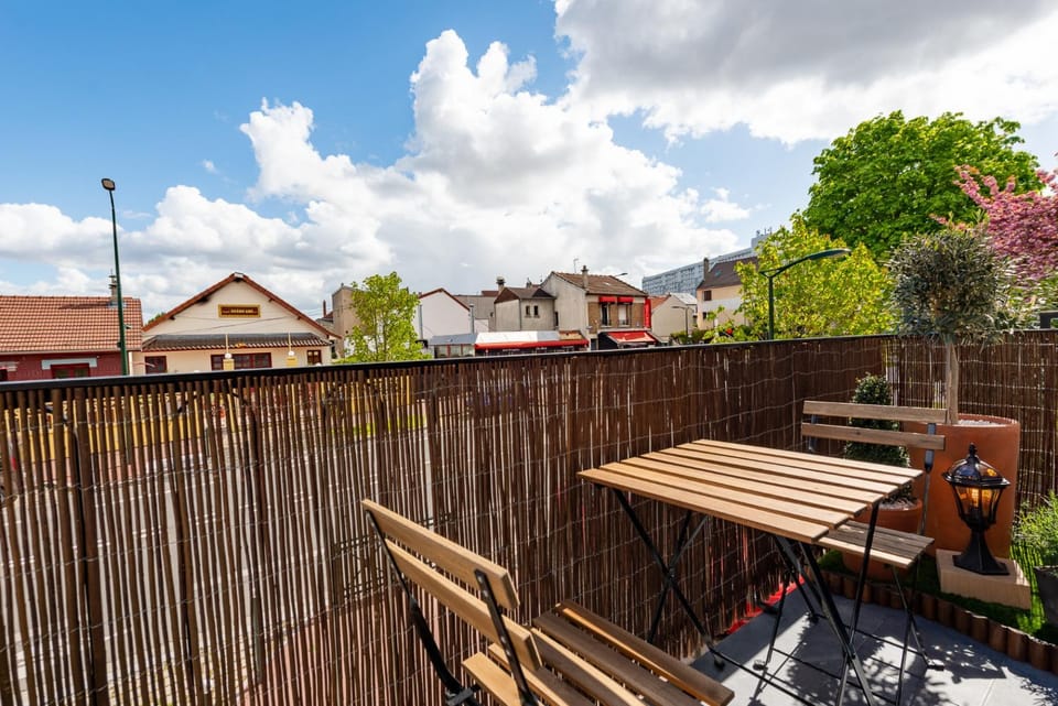 Studio Eiffel Apartment in Île-de-France
