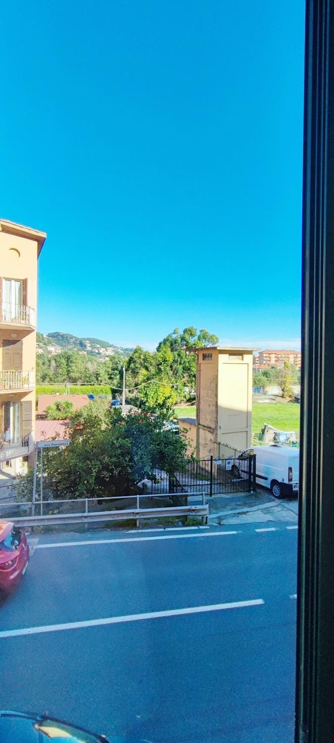 Property building, Day, Neighbourhood, Natural landscape, Street view, Parking