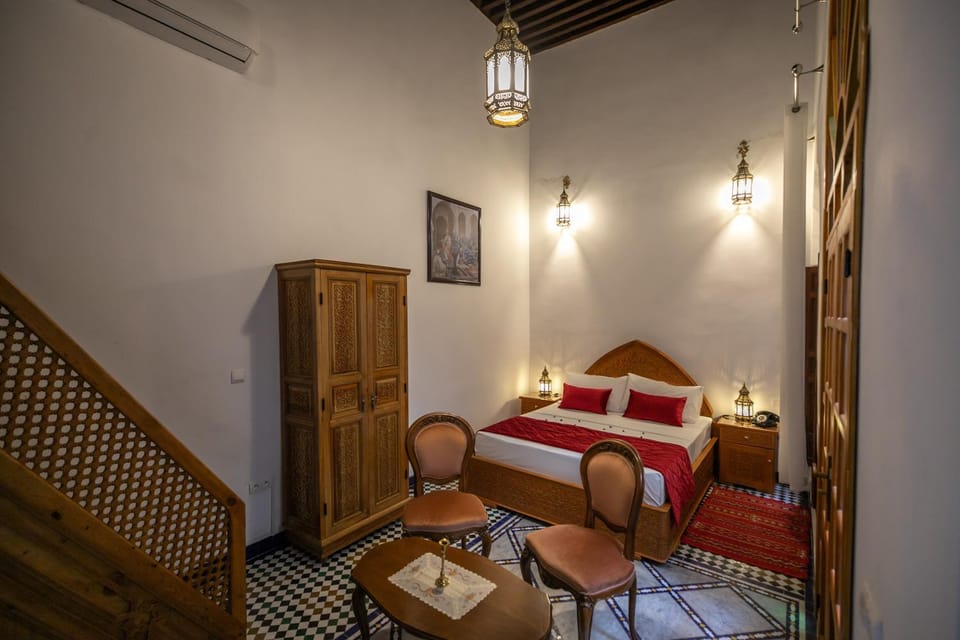 Bed, Photo of the whole room, Seating area
