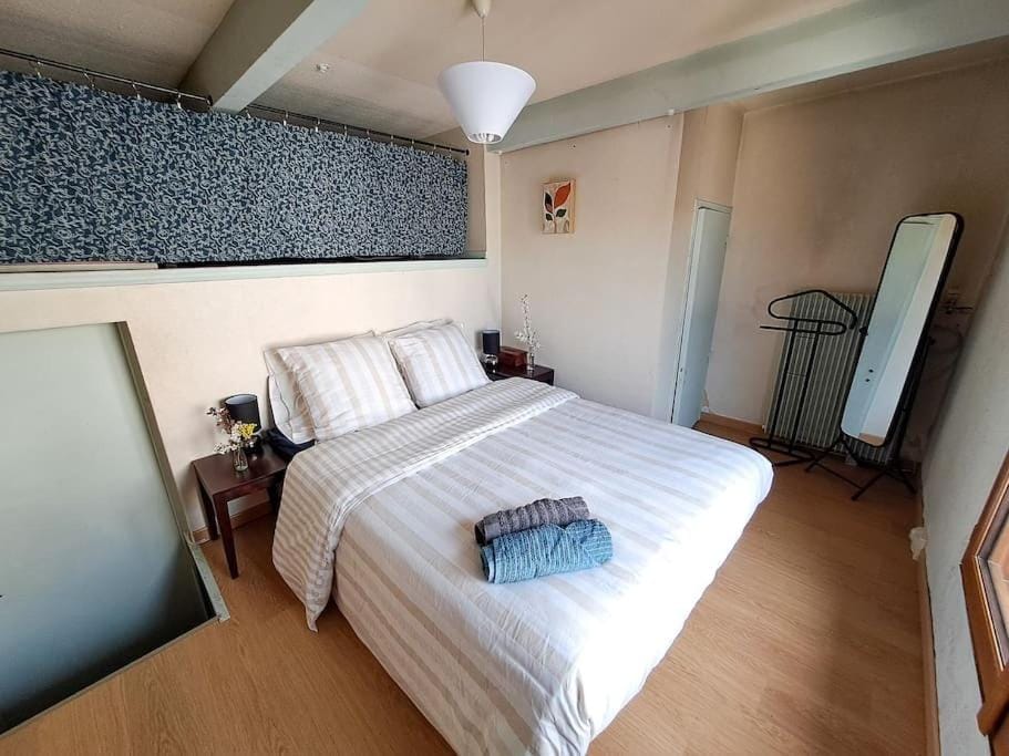 Bed, Photo of the whole room
