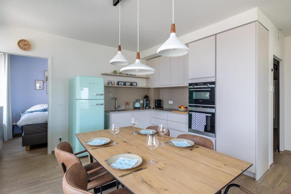 Kitchen or kitchenette, Dining area, pet friendly