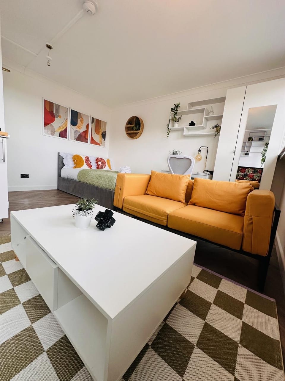 Private Room in Modern Shared Apartment, Each with Kitchenette, Central Birmingham R3 Bed and Breakfast in Birmingham