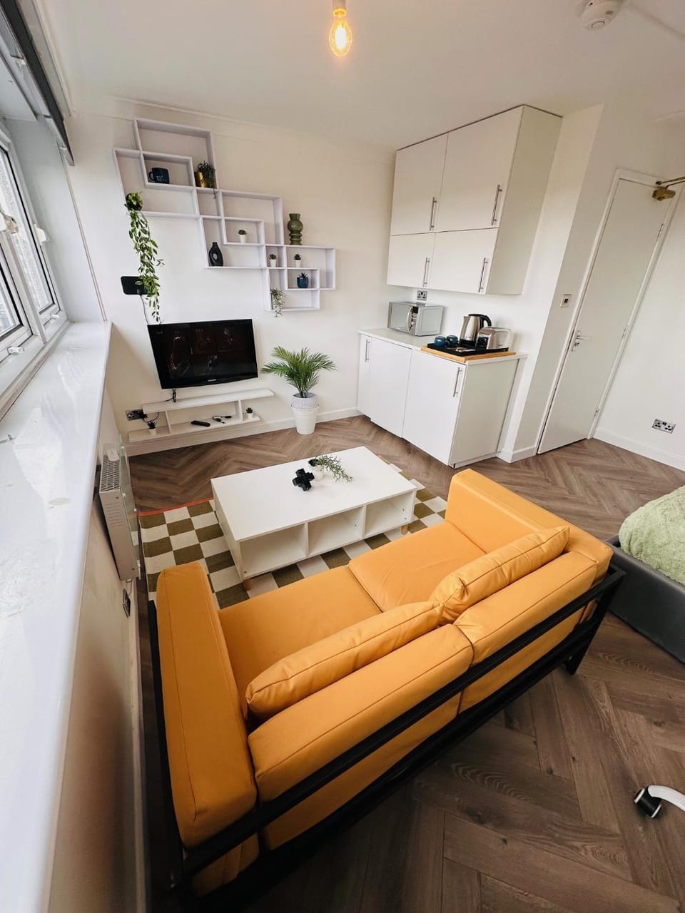 Private Room in Modern Shared Apartment, Each with Kitchenette, Central Birmingham R3 Bed and Breakfast in Birmingham