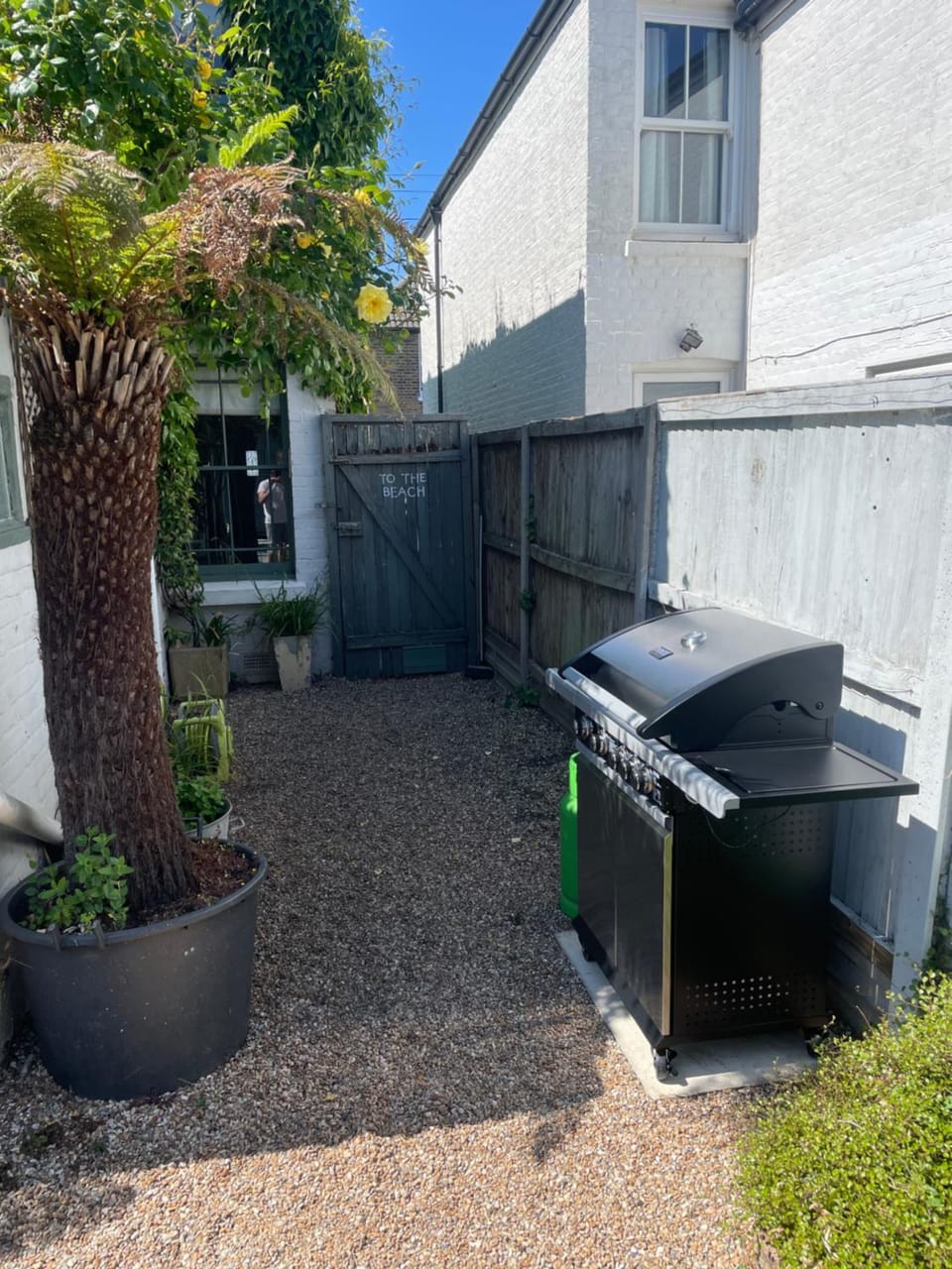 Chic Seaside Cottage with Sunny Garden and BBQ, Close to Beach and High Street House in Whitstable