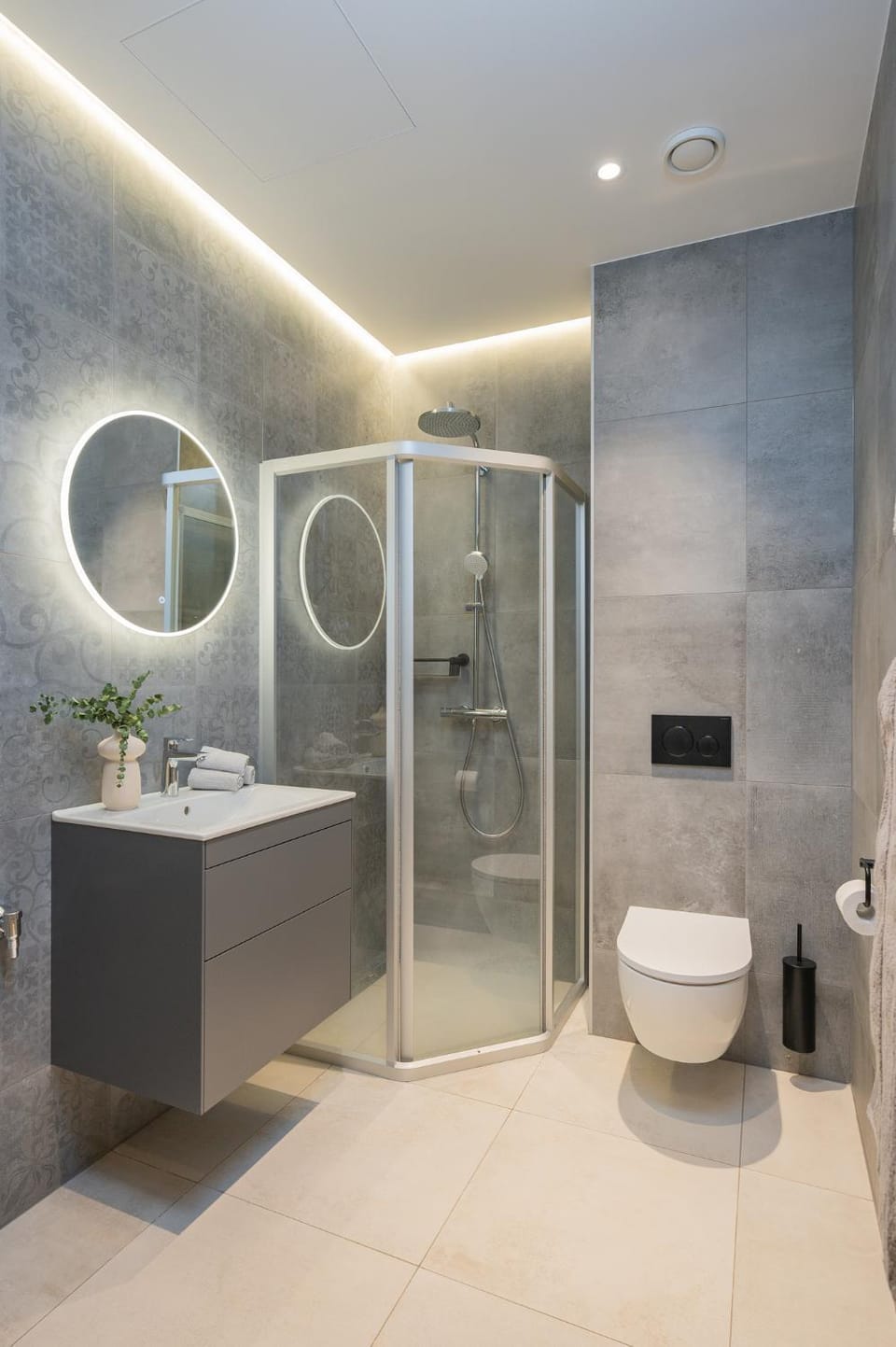 Shower, Toilet, Bathroom, towels