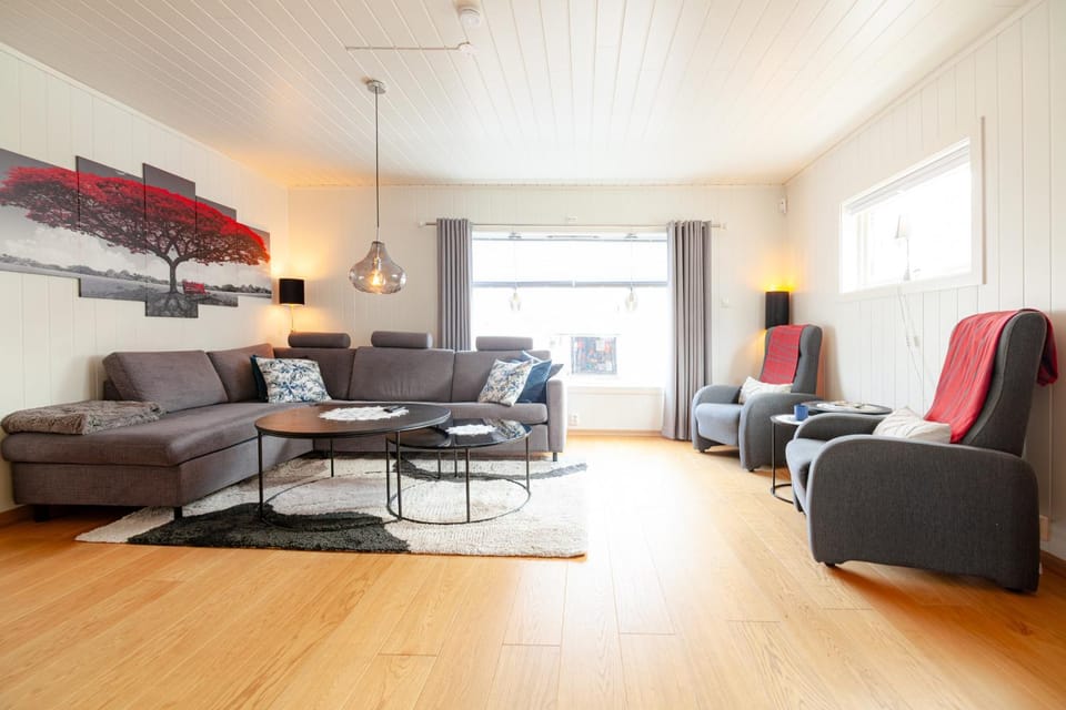 View (from property/room), Living room, Seating area