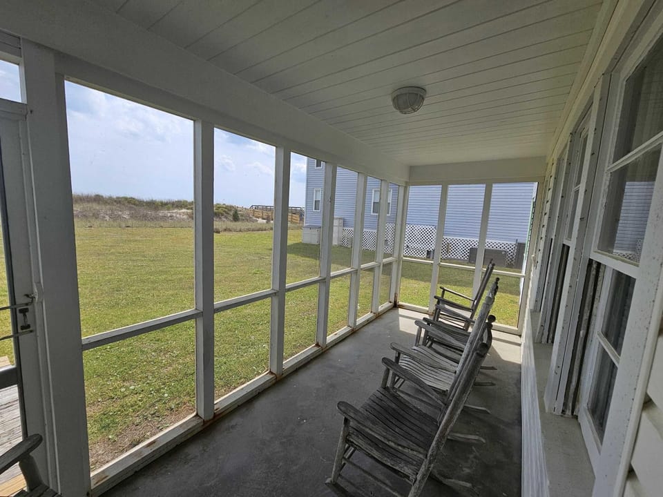 Cool Air Cottage Downstairs OF Duplex House in North Myrtle Beach