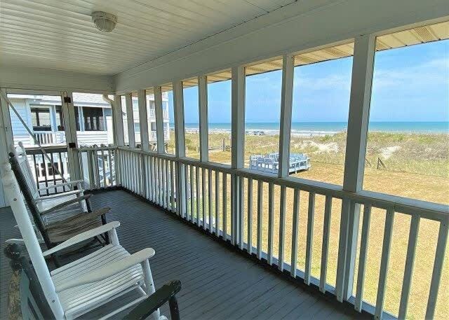 Cool Air Cottage- Upstairs- Ocean Front Duplex House in North Myrtle Beach