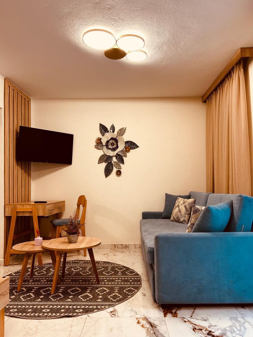 Communal lounge/ TV room, TV and multimedia, Living room, Seating area, Evening entertainment