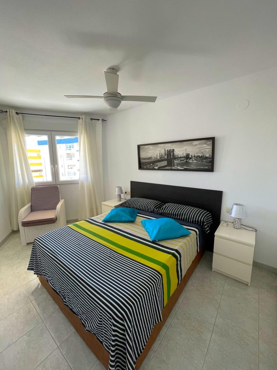 Bed, Photo of the whole room, Seating area, Bedroom, fireplace