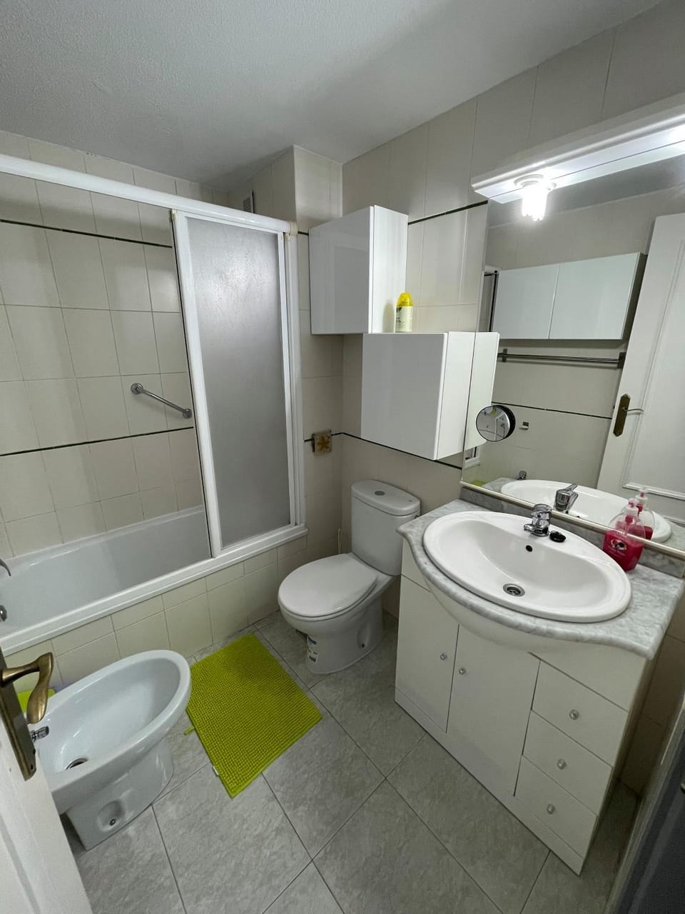 Shower, Toilet, Bathroom, bidet, towels