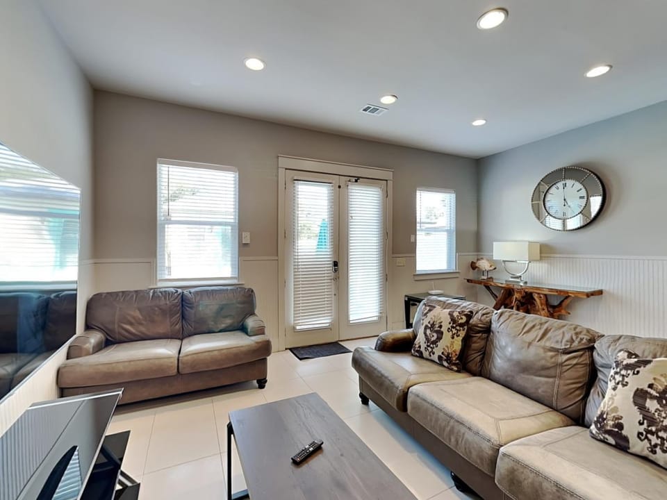 Living room, Seating area, furniture