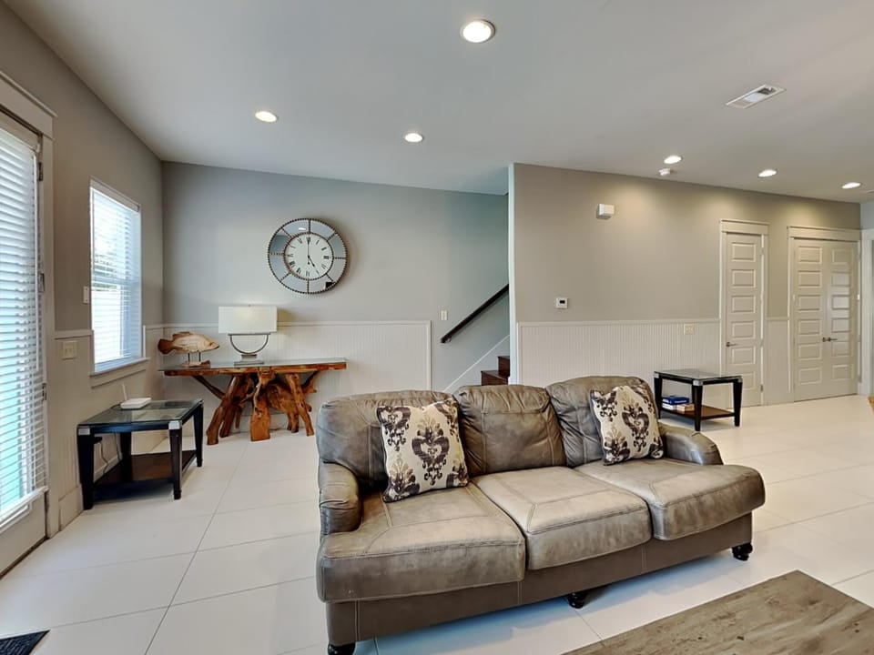 Living room, Seating area, furniture