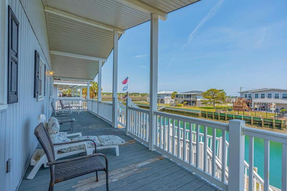 Family Loafers Lodge - Channel Home House in North Myrtle Beach