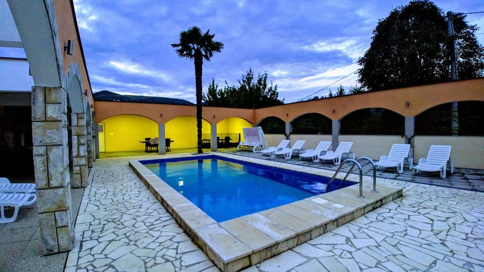 Property building, Balcony/Terrace, Swimming pool, Swimming pool