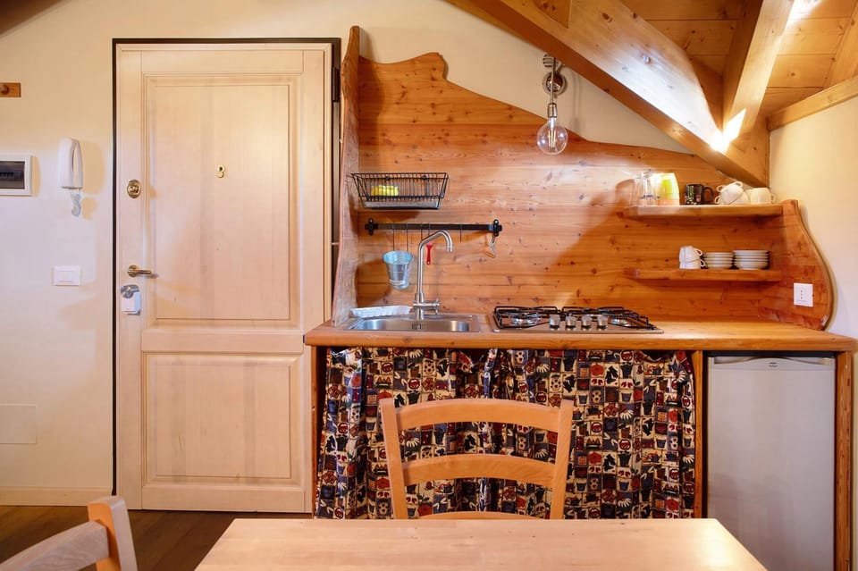 Property building, Kitchen or kitchenette, Living room