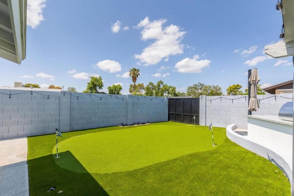 Old Town Fashion(ed)-Pool-Putting Green-BBQ Grill House in Mesa
