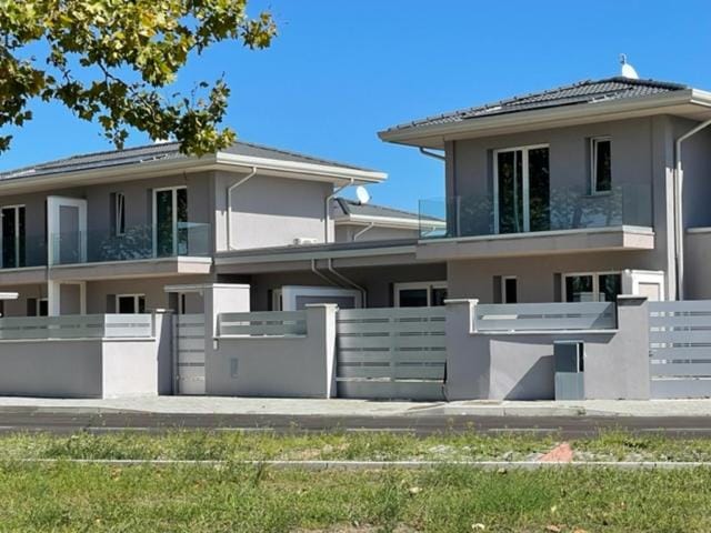 Property building, Balcony/Terrace