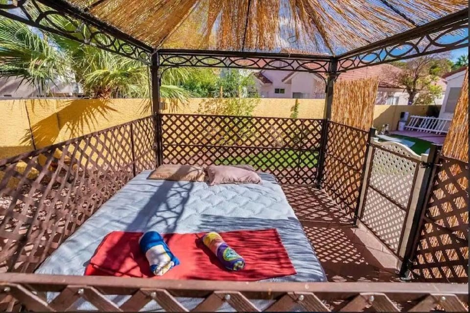 Pet Friendly Rancher with Pool/SW Las Vegas Villa in Spring Valley