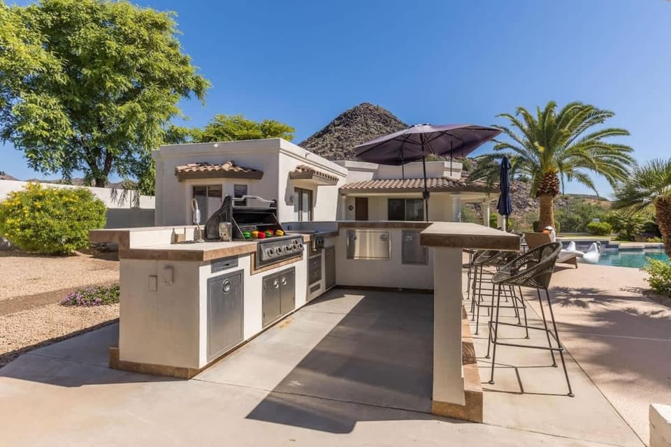 Luxury Mountain Estate-Pool-Spa-BBQ+Bar-Fire pit House in Scottsdale