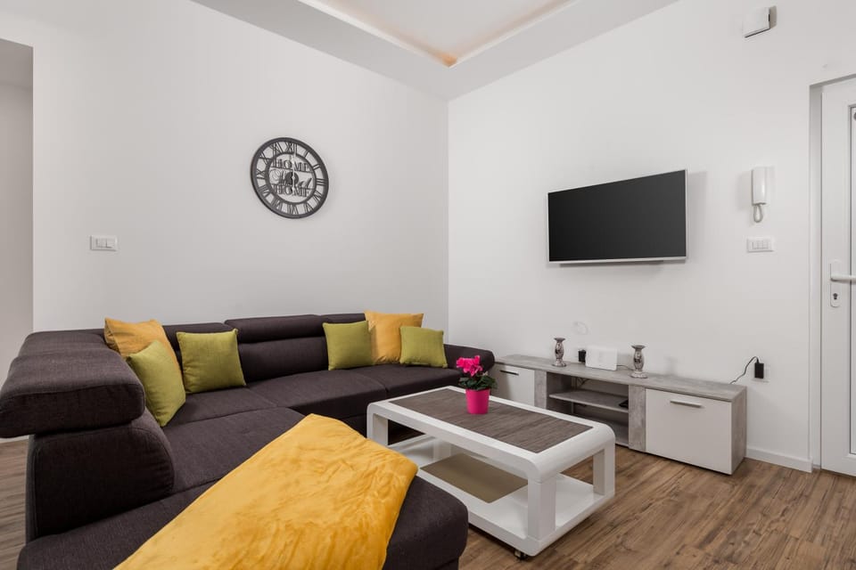 TV and multimedia, Seating area