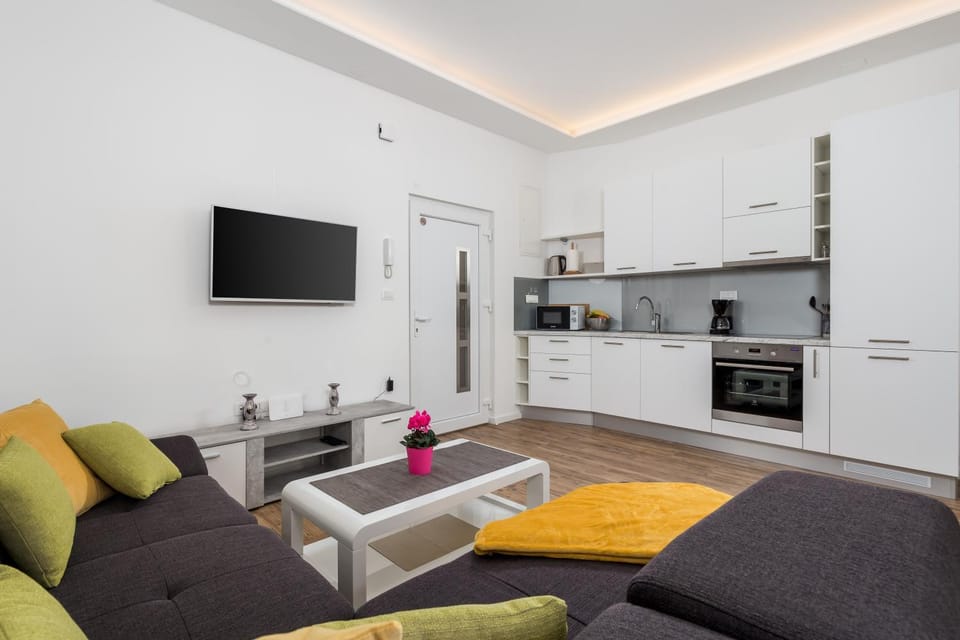 TV and multimedia, Kitchen or kitchenette, Seating area, minibar, pet friendly, stove