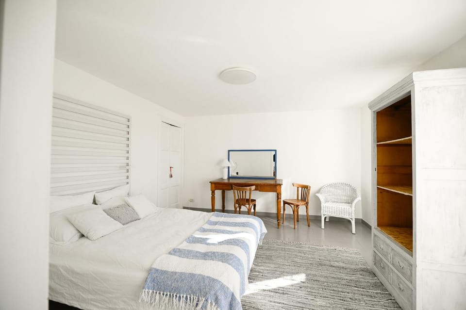 Bed, Photo of the whole room, Bedroom, hair dresser, wardrobe