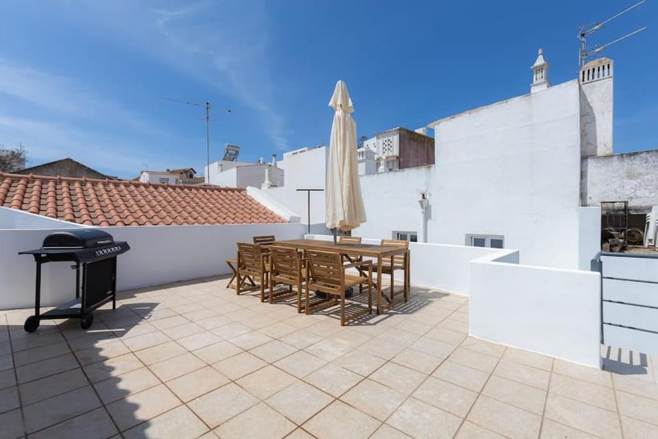 Renovated historic ~Large & Cozy ~Casa Nespereira Apartment in Lagos