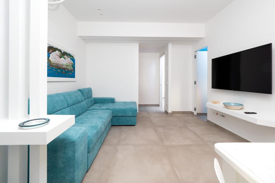 Communal lounge/ TV room, TV and multimedia, Living room, Seating area