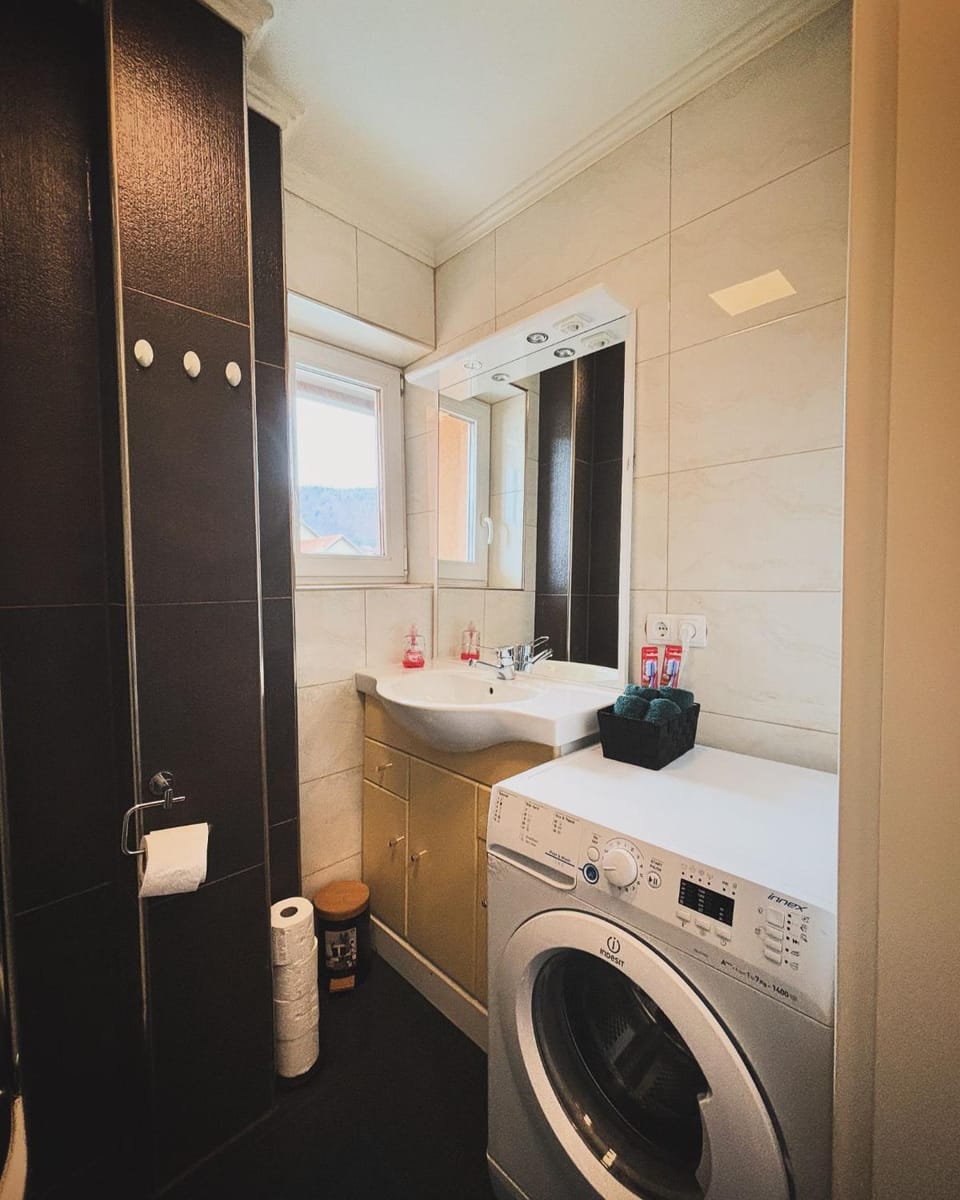 Toilet, Bathroom, washing machine