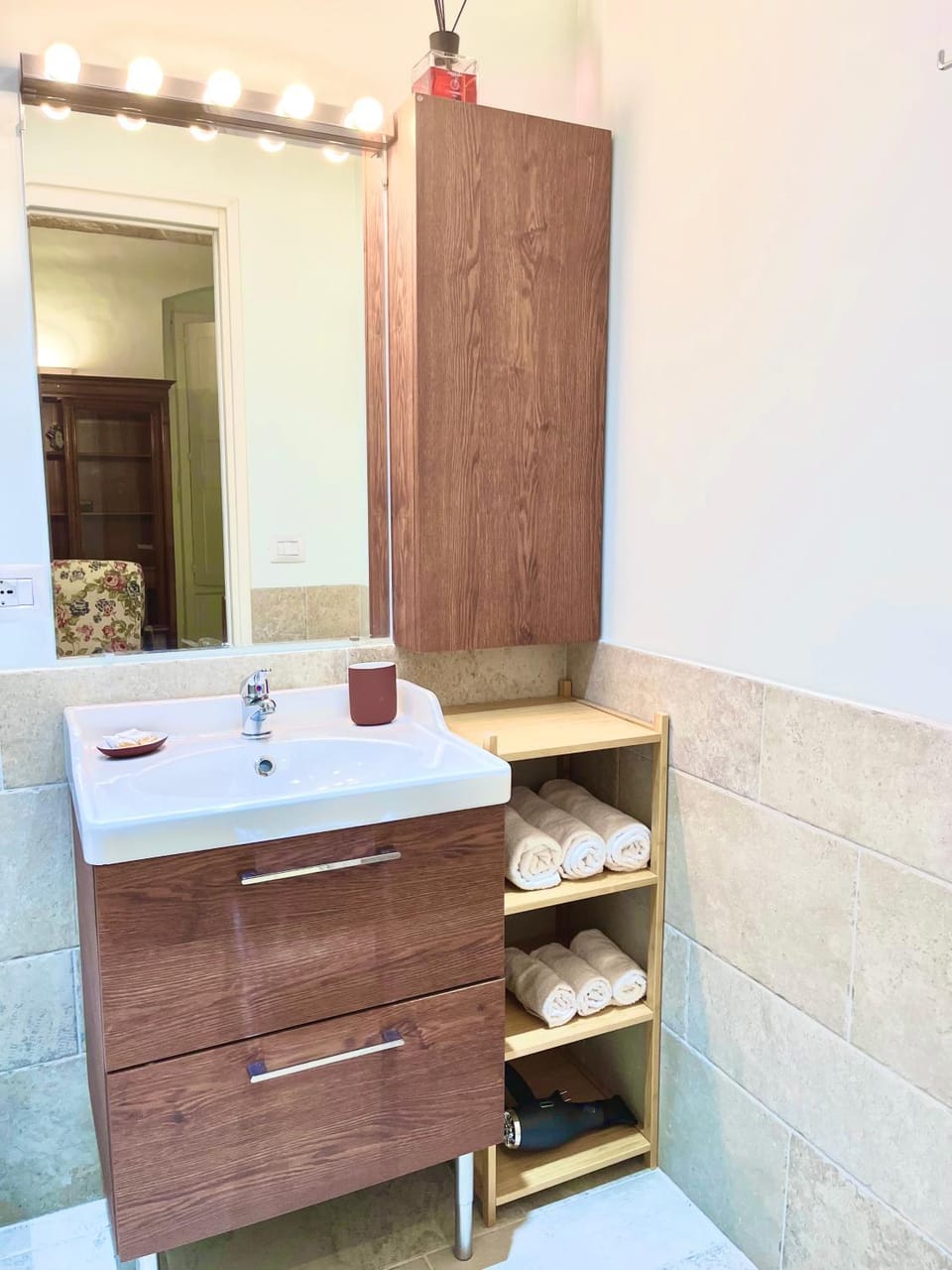 Bathroom, towels