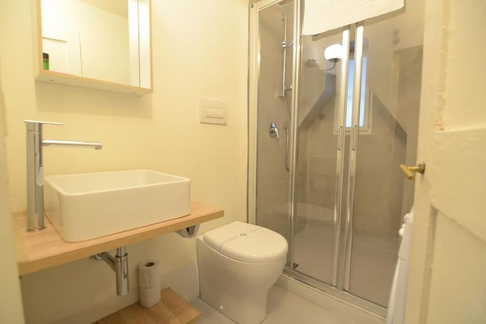 Shower, Toilet, Bathroom
