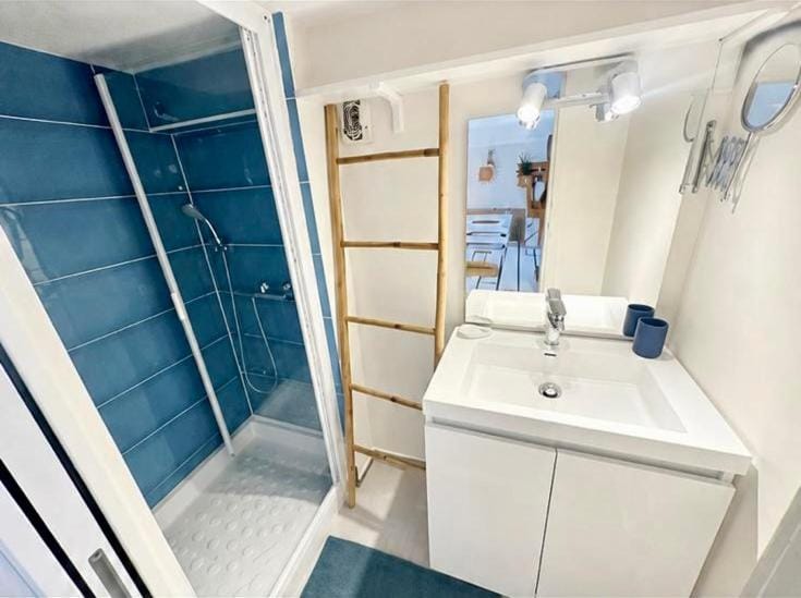 Shower, Bathroom