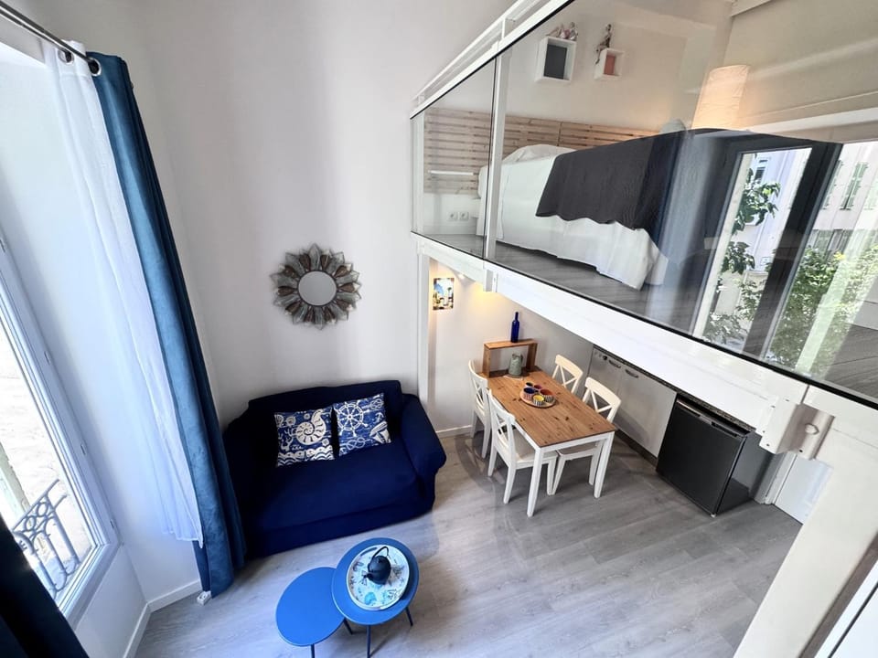 Communal lounge/ TV room, Living room, Seating area, Dining area