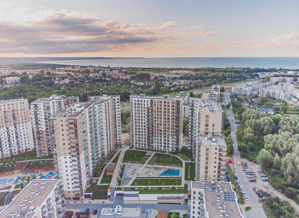 Property building, Day, Neighbourhood, Natural landscape, Bird's eye view, City view, Sea view, Street view, Location