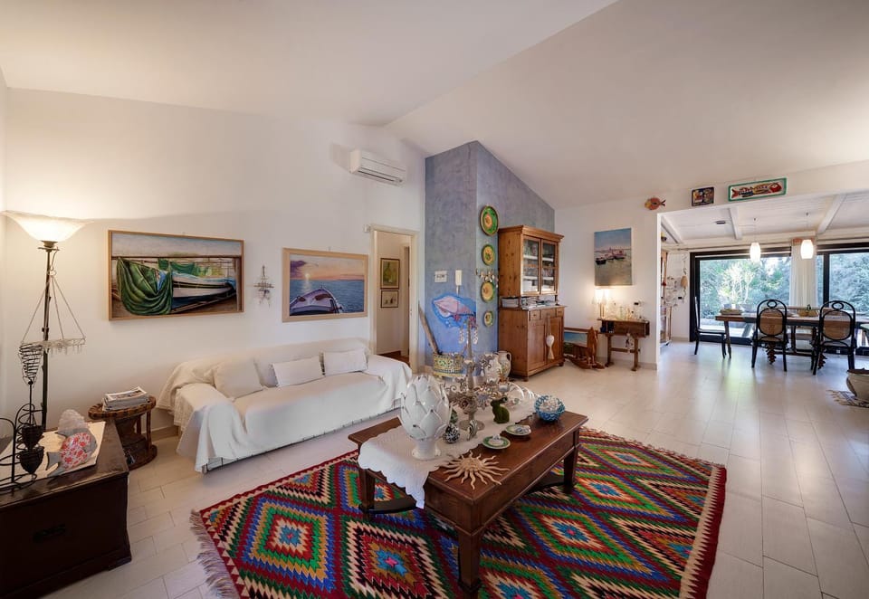 Living room, Seating area, Dining area, air conditioner