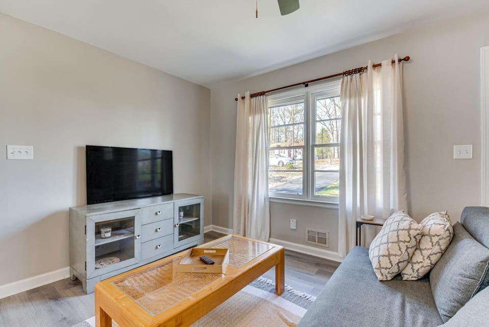 Bring Your Pets! Family Haven w/ Yard in Mableton House in Mableton