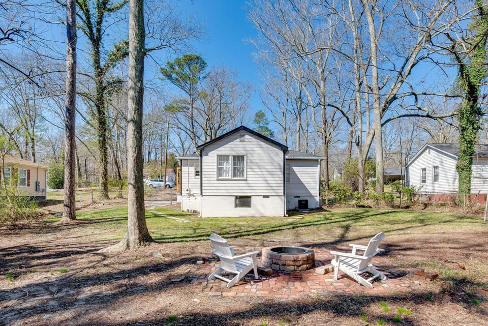 Bring Your Pets! Family Haven w/ Yard in Mableton House in Mableton