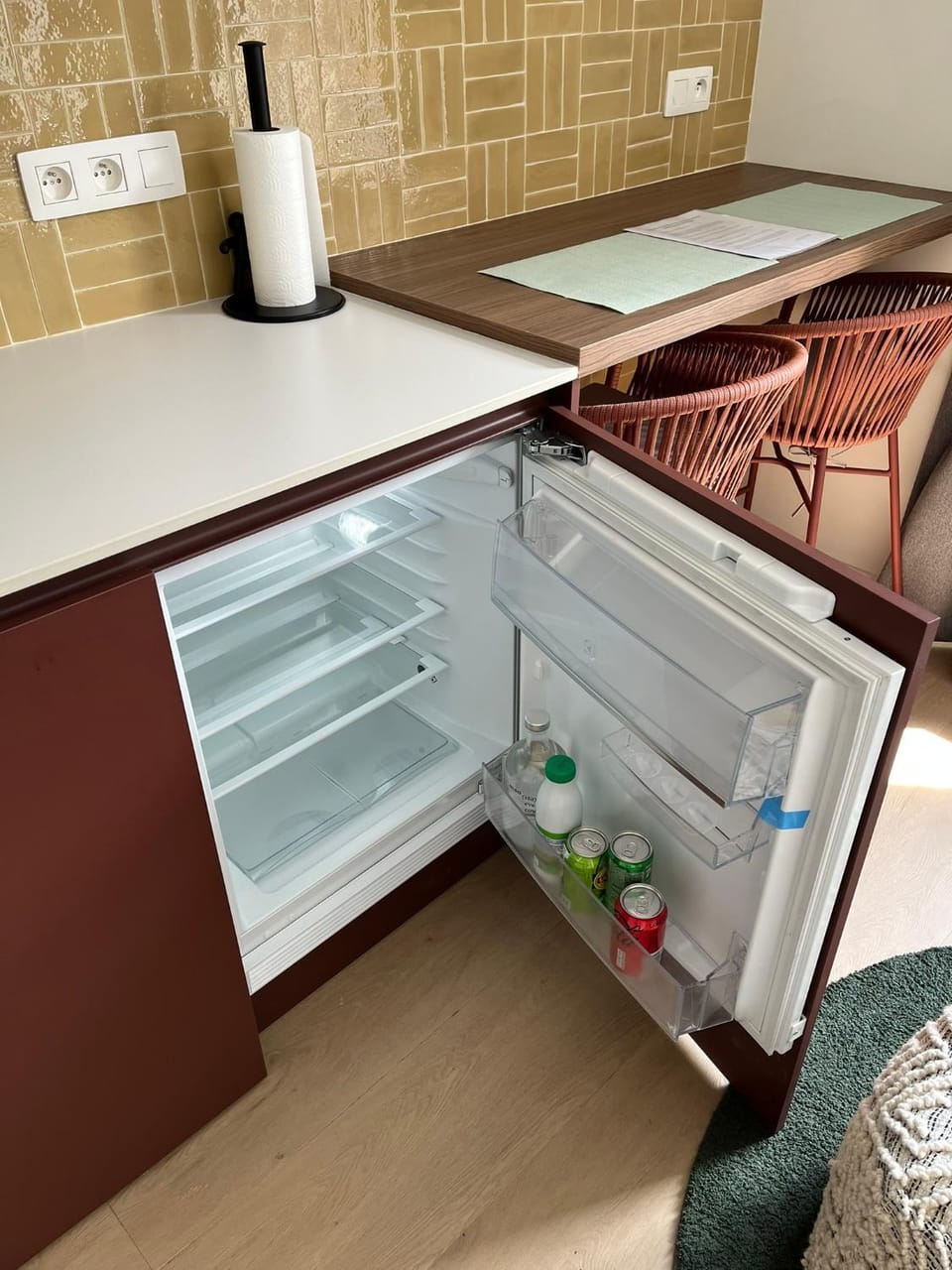 Kitchen or kitchenette, minibar, oven