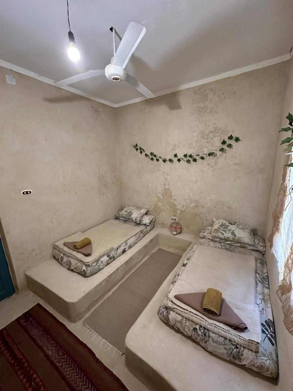 Bed, Photo of the whole room, Bedroom, fireplace
