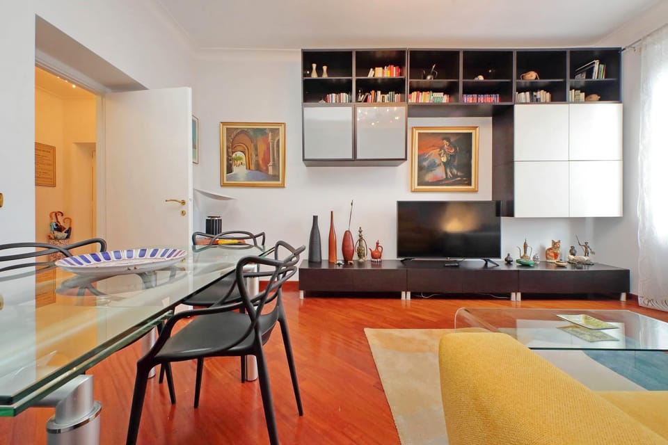 Living room, Seating area, Dining area