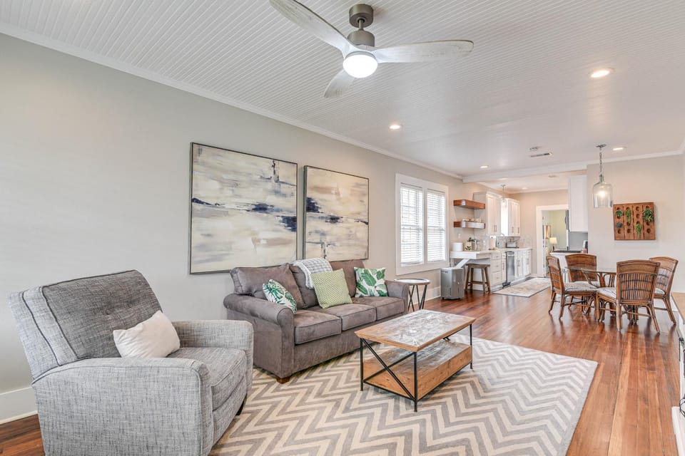 4 Mi to Moody Gardens: Sleek Home w/ Deck & Yard! House in Galveston Island