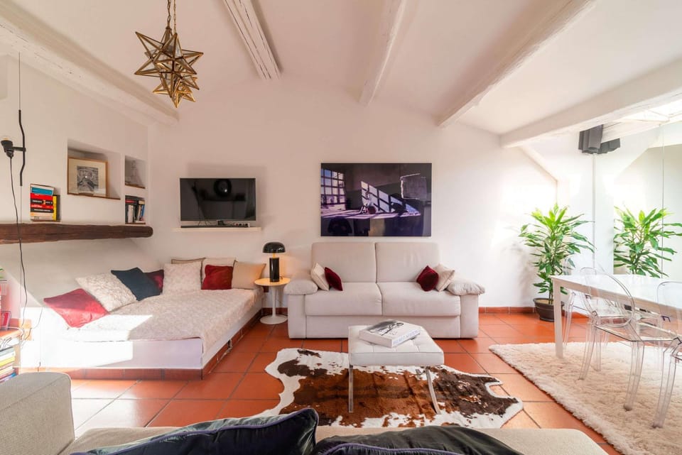 Campo de' Fiori Enchanting Attic Apartment in Rome