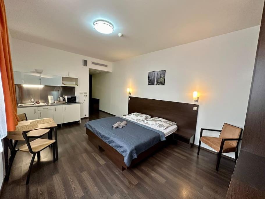 Kitchen or kitchenette, Photo of the whole room, Bedroom