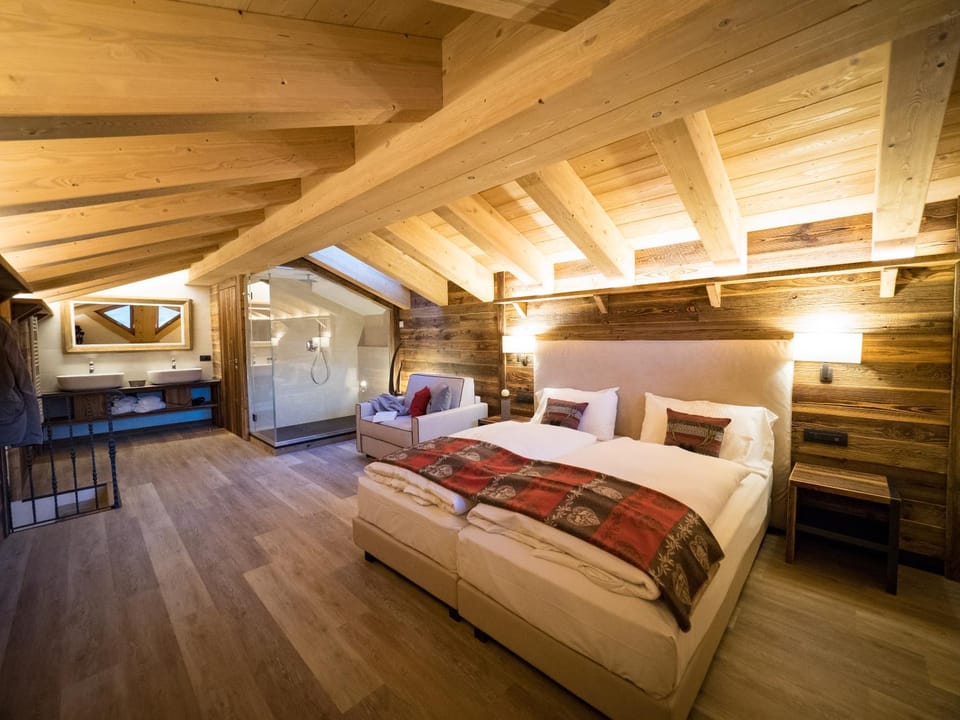 Bed, Photo of the whole room, Bedroom