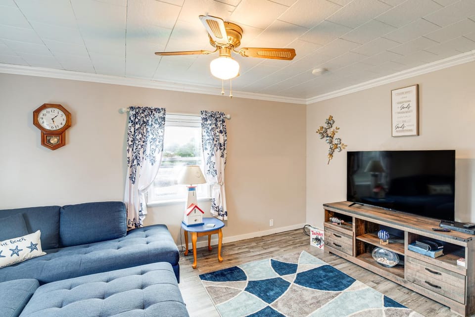 'Blackberry Cottage' w/ Yard Near Westport & Beach House in Grayland